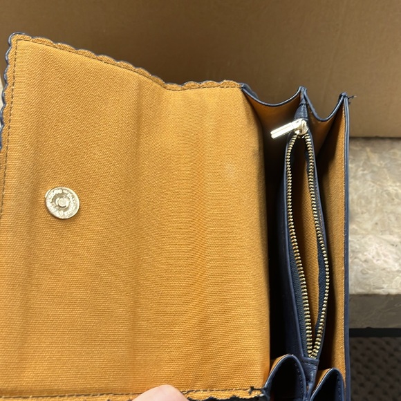 NIEMAN MARCUS NAVY BLUE SMALL PURSE CLUTCH HAND BAG WITH GOLD HARDWARE - Picture 4 of 4